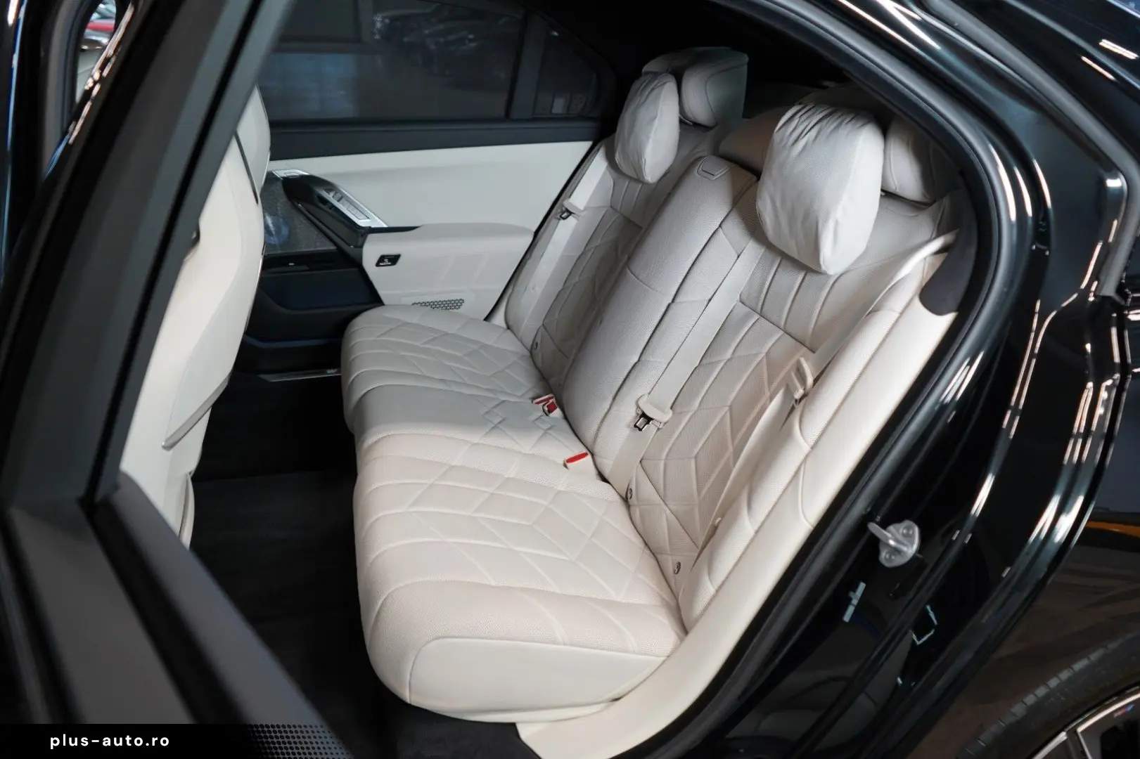 BMW M760 GRAN LUSSO HUD PANO MASSAGE 103.636 € NETTO