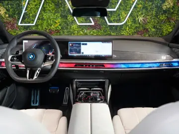 BMW M760 GRAN LUSSO HUD PANO MASSAGE 103.636 € NETTO