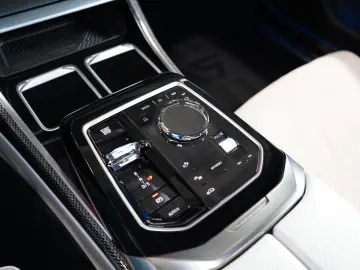 BMW M760 GRAN LUSSO HUD PANO MASSAGE 103.636 € NETTO