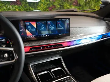 BMW M760 GRAN LUSSO HUD PANO MASSAGE 103.636 € NETTO