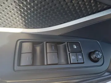 Toyota C-HR 1.8 Hybrid 122 CP CVT