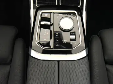 BMW 740d xDrive M Sport Pro - Garantie pana 10 2028