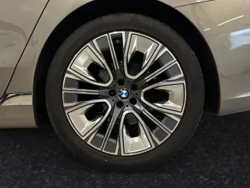 BMW 740d xDrive Autobahnass