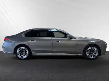 BMW 740d xDrive Autobahnass