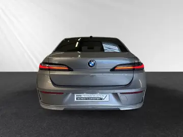 BMW 740d xDrive Autobahnass