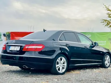 Mercedes E 350CDI 4Matic 7G-tronic Aut. Distronic Navi Xenon