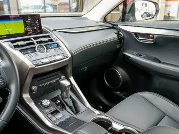 Lexus NX 300h 2.5 Sport 4wd