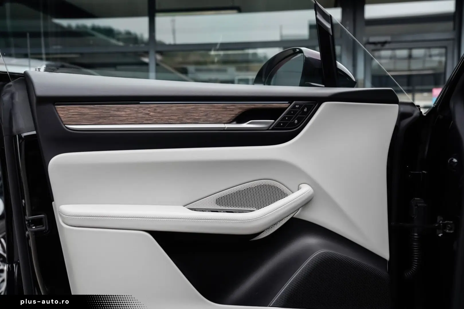 PORSCHE Macan E Matrix-ACC-Pano-Leder-Kamera