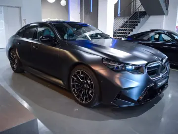 BMW M5 - COMFORT PACK - BOWER&WILKINS DIAMON-20  21