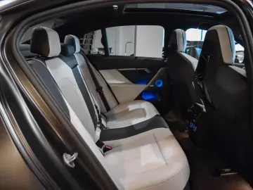 BMW M5 - COMFORT PACK - BOWER&WILKINS DIAMON-20  21