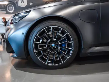 BMW M5 - COMFORT PACK - BOWER&WILKINS DIAMON-20  21