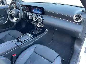 MERCEDES-BENZ A 250 e AMG AMG MBUX Pano SHD Wide Cam&hellip;