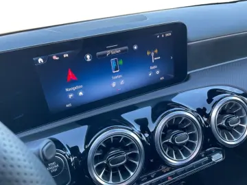 MERCEDES-BENZ A 250 e AMG AMG MBUX Pano SHD Wide Cam&hellip;