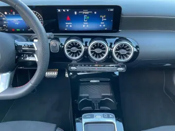 MERCEDES-BENZ A 250 e AMG AMG MBUX Pano SHD Wide Cam&hellip;