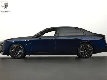 BMW M760 e TwoTone Innovation Panorama Iconic AHK