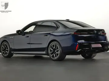 BMW M760 e TwoTone Innovation Panorama Iconic AHK