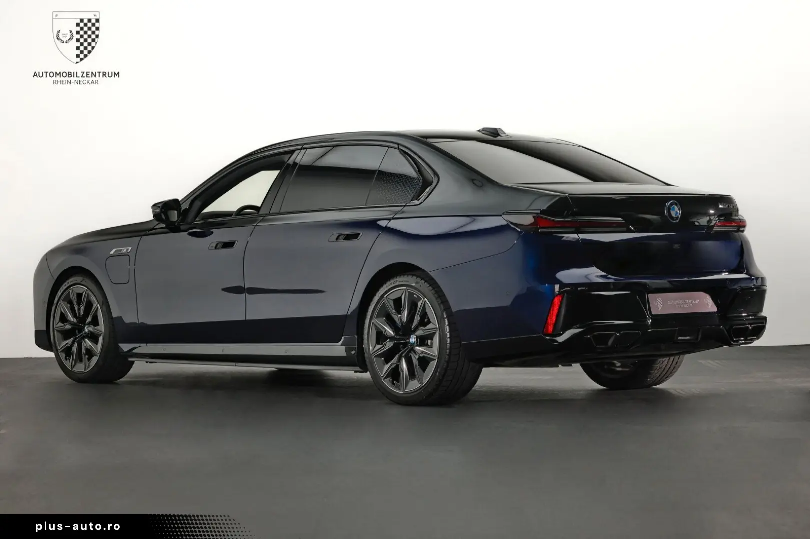 BMW M760 e TwoTone Innovation Panorama Iconic AHK