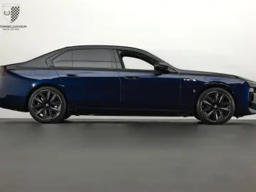 BMW M760 e TwoTone Innovation Panorama Iconic AHK