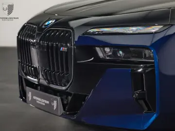 BMW M760 e TwoTone Innovation Panorama Iconic AHK