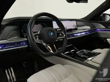BMW M760 e TwoTone Innovation Panorama Iconic AHK
