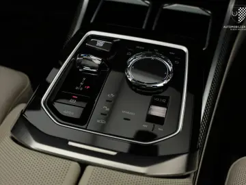 BMW M760 e TwoTone Innovation Panorama Iconic AHK