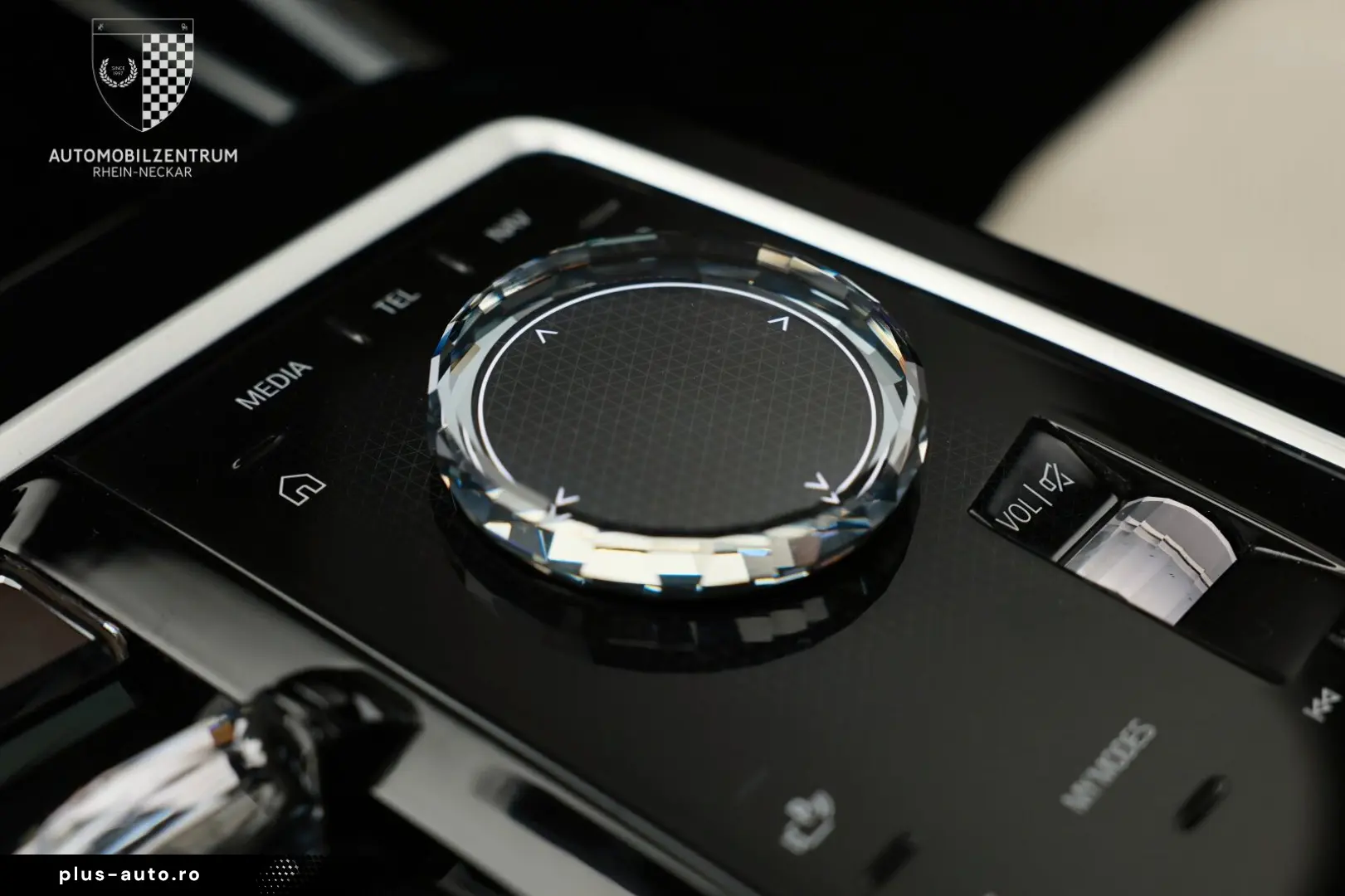 BMW M760 e TwoTone Innovation Panorama Iconic AHK