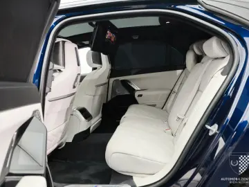 BMW M760 e TwoTone Innovation Panorama Iconic AHK