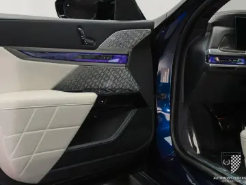 BMW M760 e TwoTone Innovation Panorama Iconic AHK