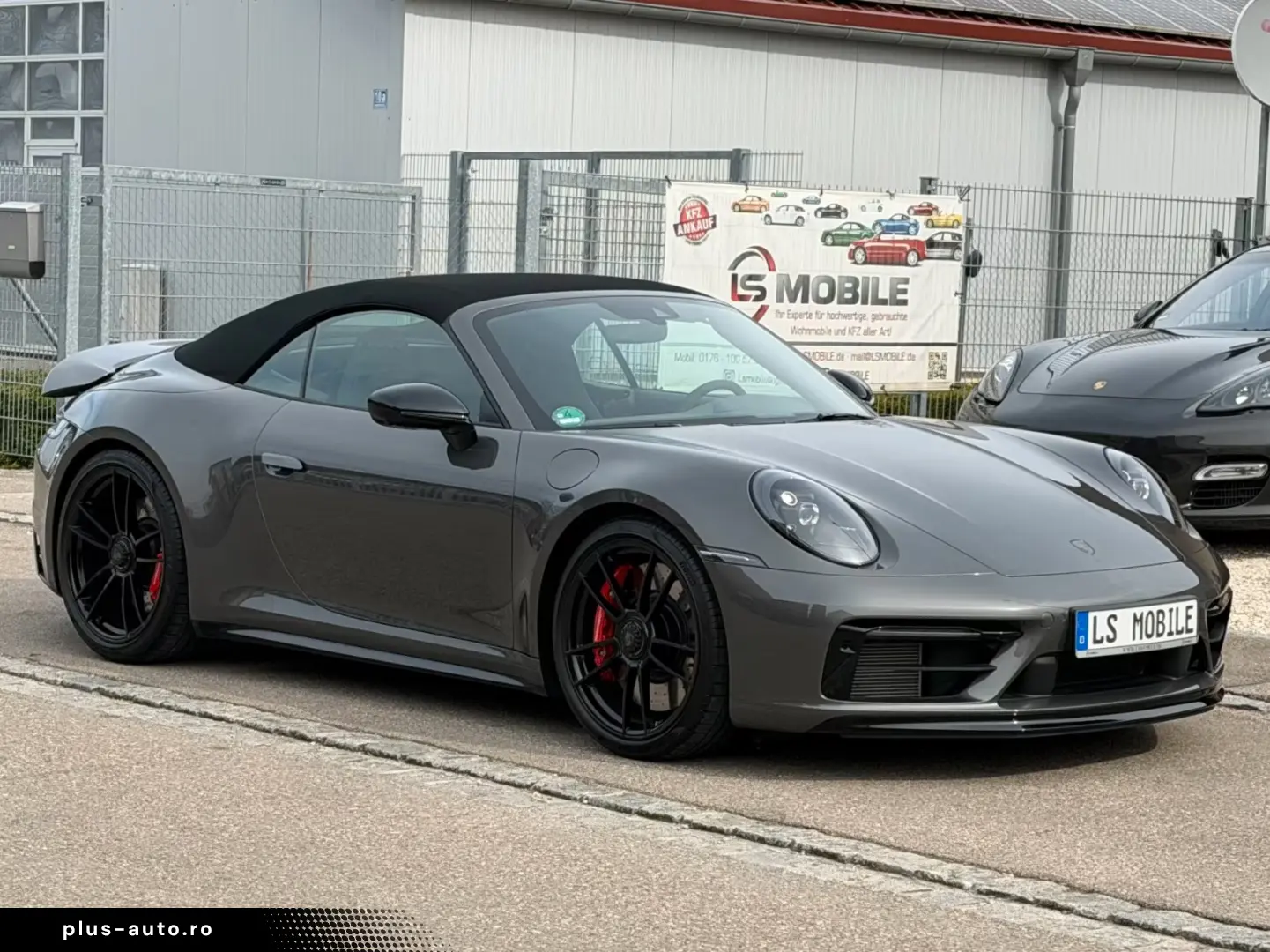 Porsche 911 Carrera 4 GTS Cabrio Ambiente