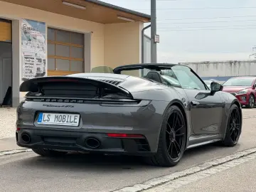 Porsche 911 Carrera 4 GTS Cabrio Ambiente