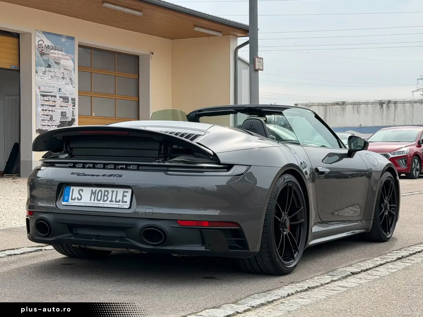 Porsche 911 Carrera 4 GTS Cabrio Ambiente