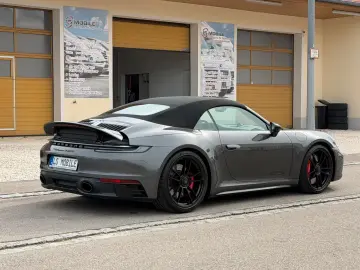 Porsche 911 Carrera 4 GTS Cabrio Ambiente