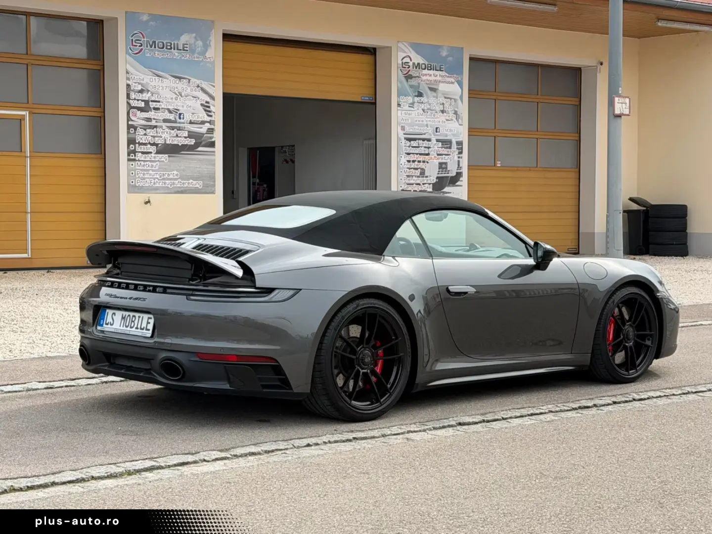 Porsche 911 Carrera 4 GTS Cabrio Ambiente
