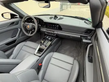 Porsche 911 Carrera 4 GTS Cabrio Ambiente