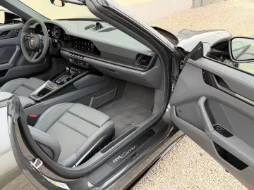 Porsche 911 Carrera 4 GTS Cabrio Ambiente