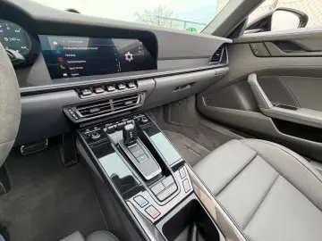 Porsche 911 Carrera 4 GTS Cabrio Ambiente