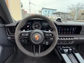 Porsche 911 Carrera 4 GTS Cabrio Ambiente