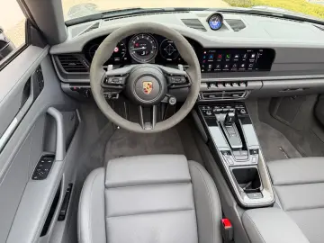 Porsche 911 Carrera 4 GTS Cabrio Ambiente