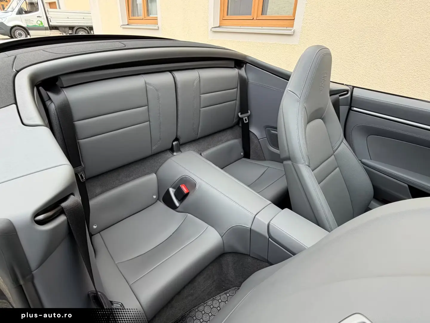 Porsche 911 Carrera 4 GTS Cabrio Ambiente