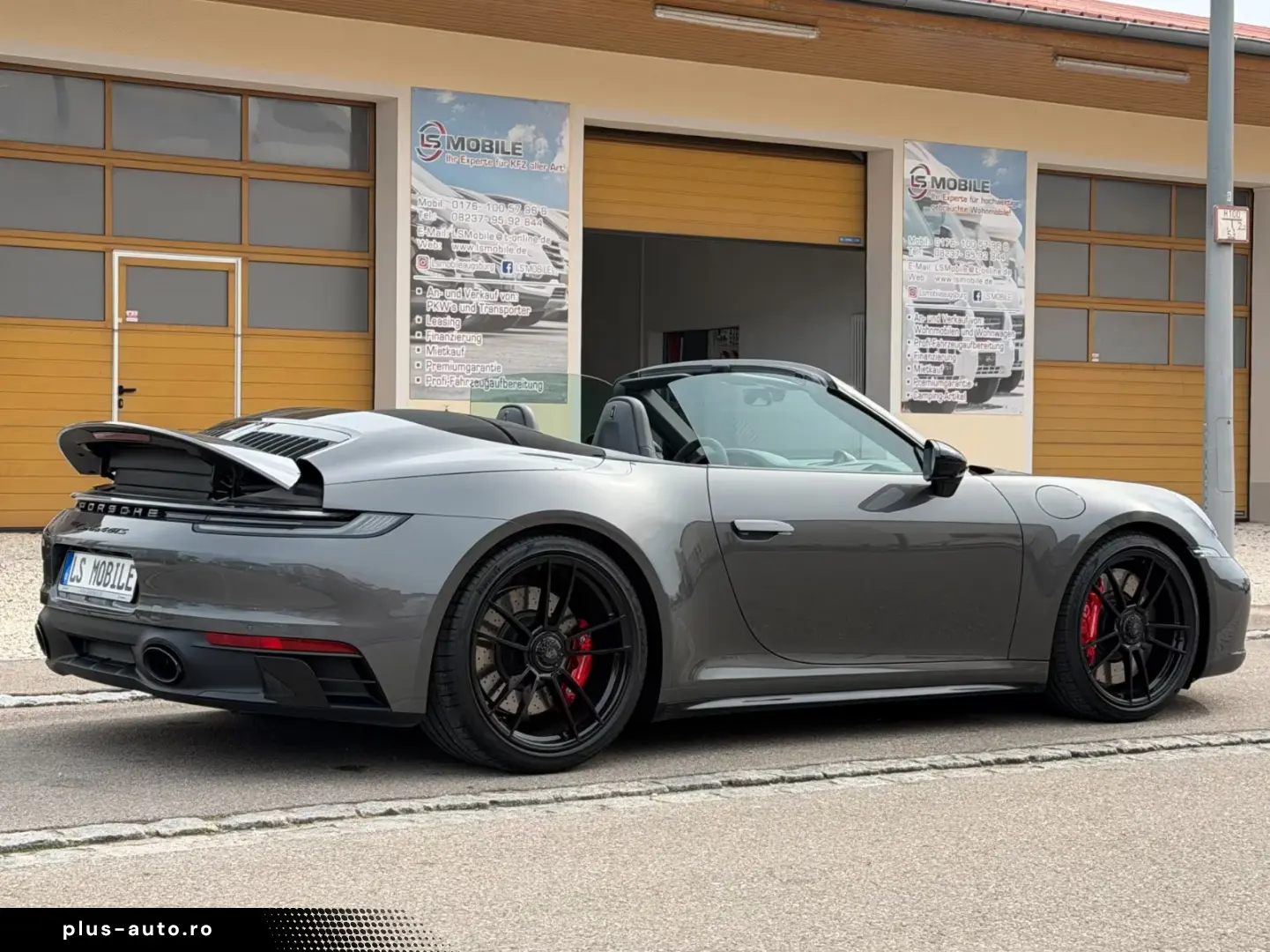 Porsche 911 Carrera 4 GTS Cabrio Ambiente