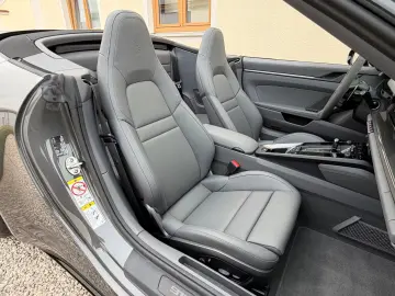 Porsche 911 Carrera 4 GTS Cabrio Ambiente