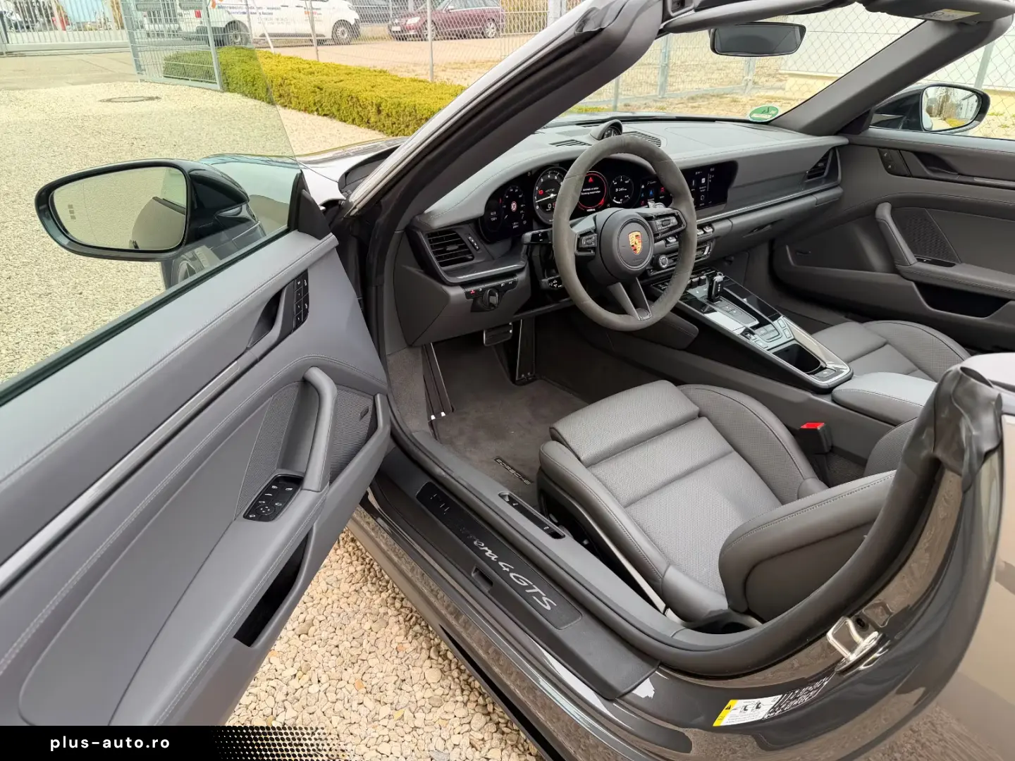 Porsche 911 Carrera 4 GTS Cabrio Ambiente