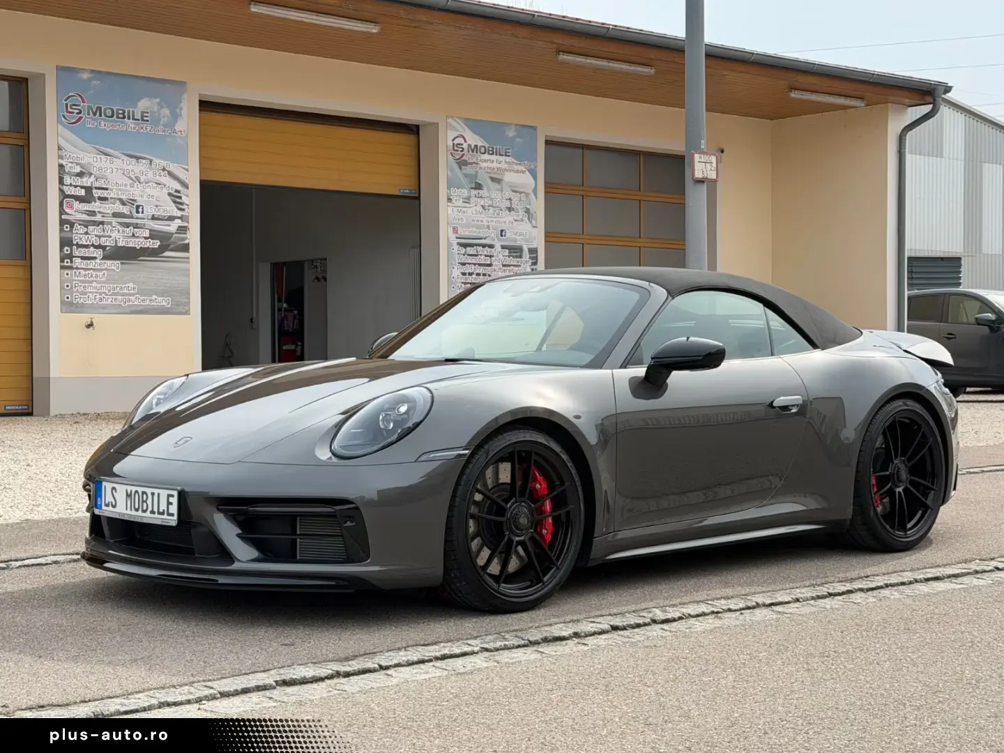 Porsche 911 Carrera 4 GTS Cabrio Ambiente