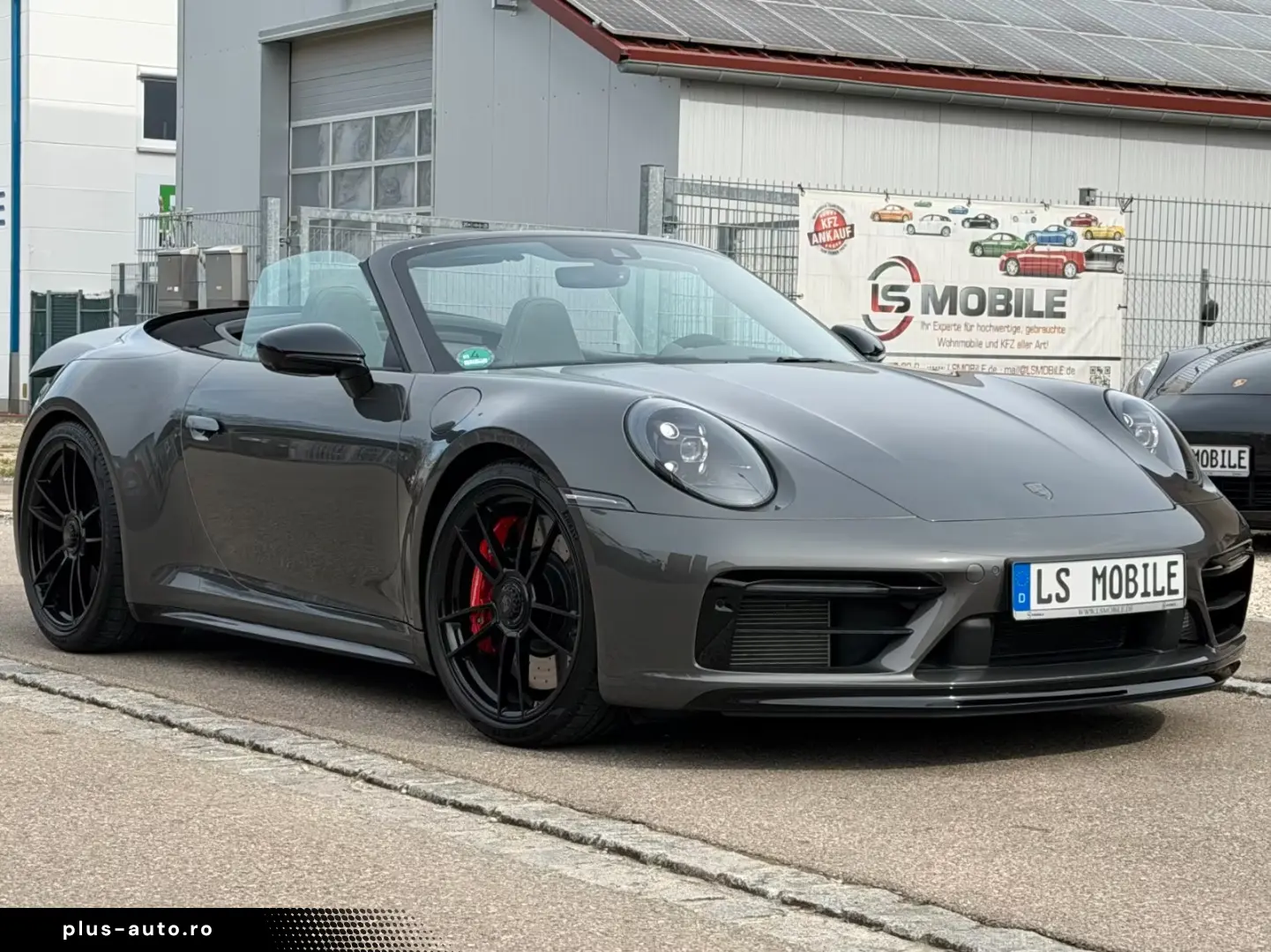 Porsche 911 Carrera 4 GTS Cabrio Ambiente