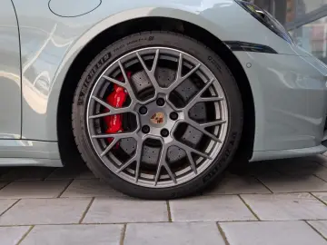Porsche 911 Carrera 4 S