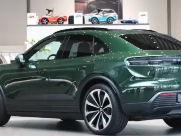 PORSCHE Macan Electric 4