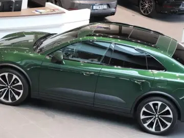 PORSCHE Macan Electric 4