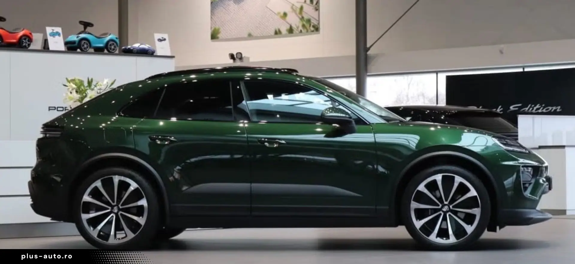 PORSCHE Macan Electric 4