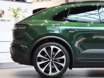 PORSCHE Macan Electric 4