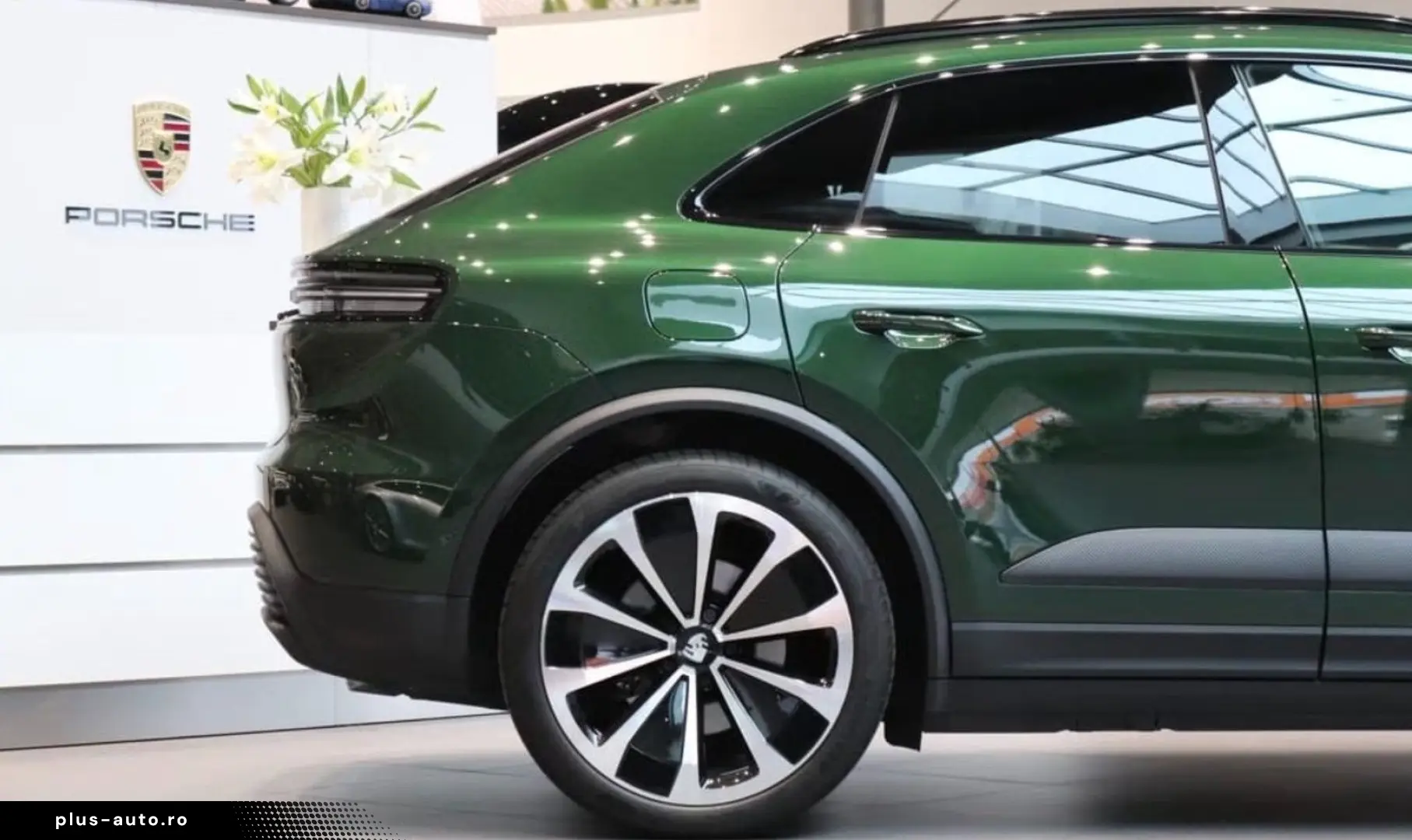 PORSCHE Macan Electric 4